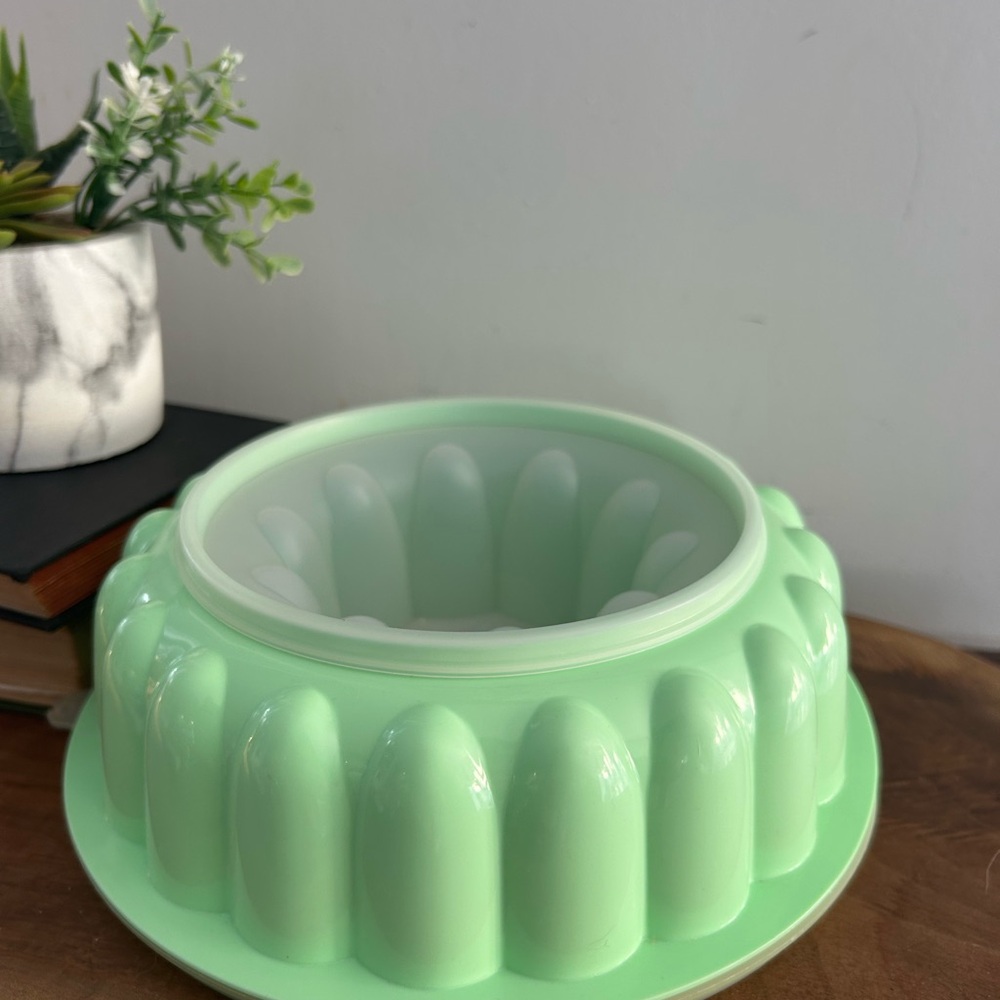 Tupperware Mint Green Jelly mould Ring with Lids Plastic- Mint